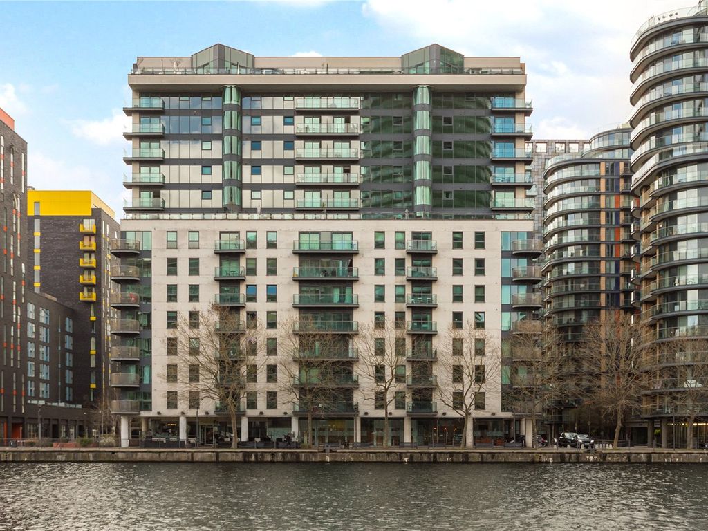 1 bed flat for sale in Millharbour, Millwall E14, £350,000