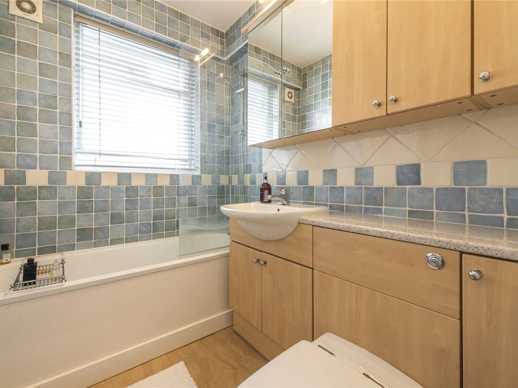 1 bed flat for sale in Hyde Park Square, Hyde Park W2, £495,000