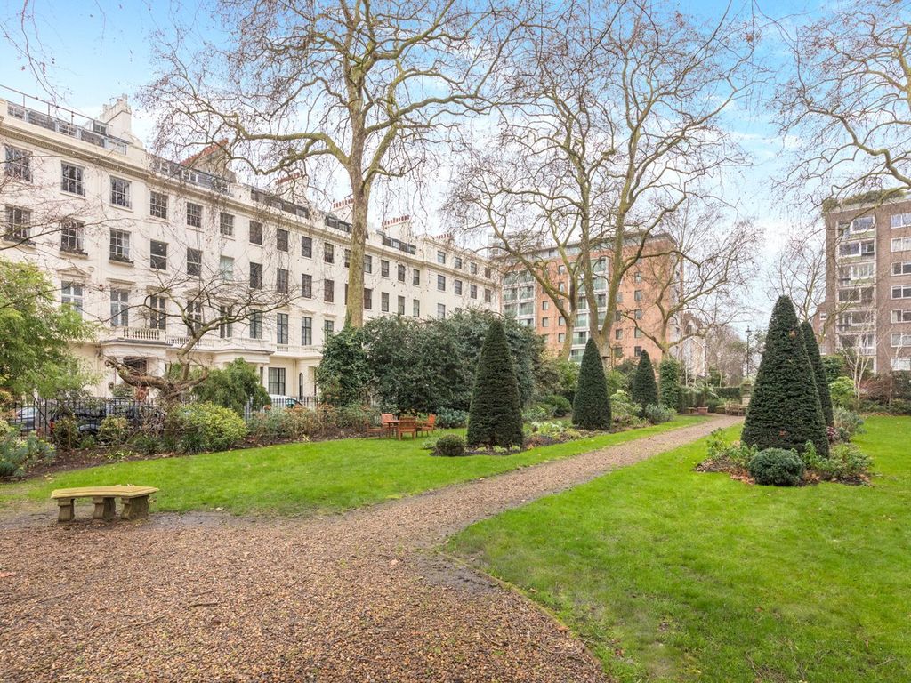 1 bed flat for sale in Hyde Park Square, Hyde Park W2, £1,350,000