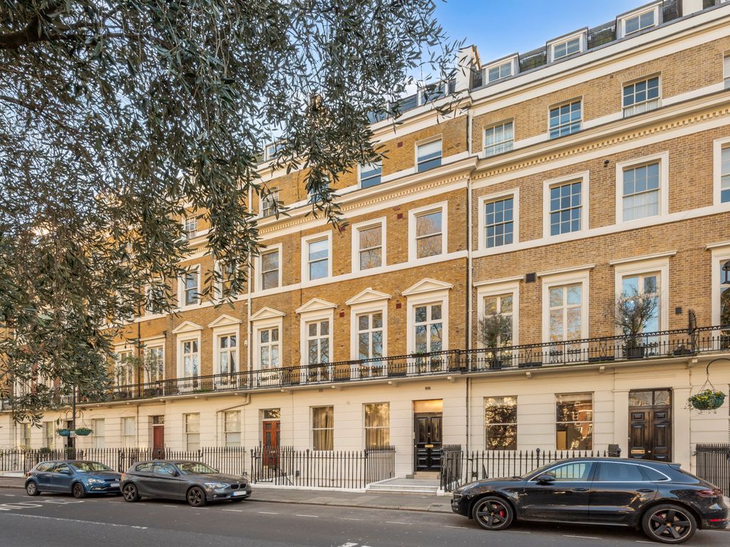 1 bed flat for sale in Hyde Park Square, Hyde Park W2, £1,350,000