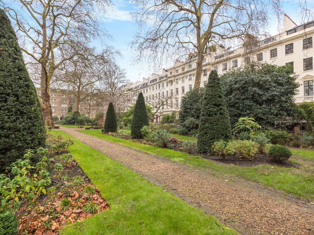 1 bed flat for sale in Hyde Park Square, Hyde Park W2, £1,350,000