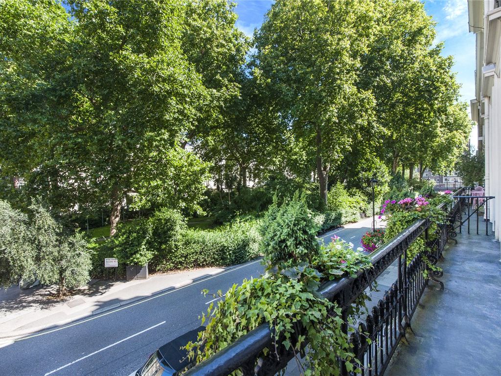 1 bed flat for sale in Hyde Park Square, Hyde Park W2, £1,350,000