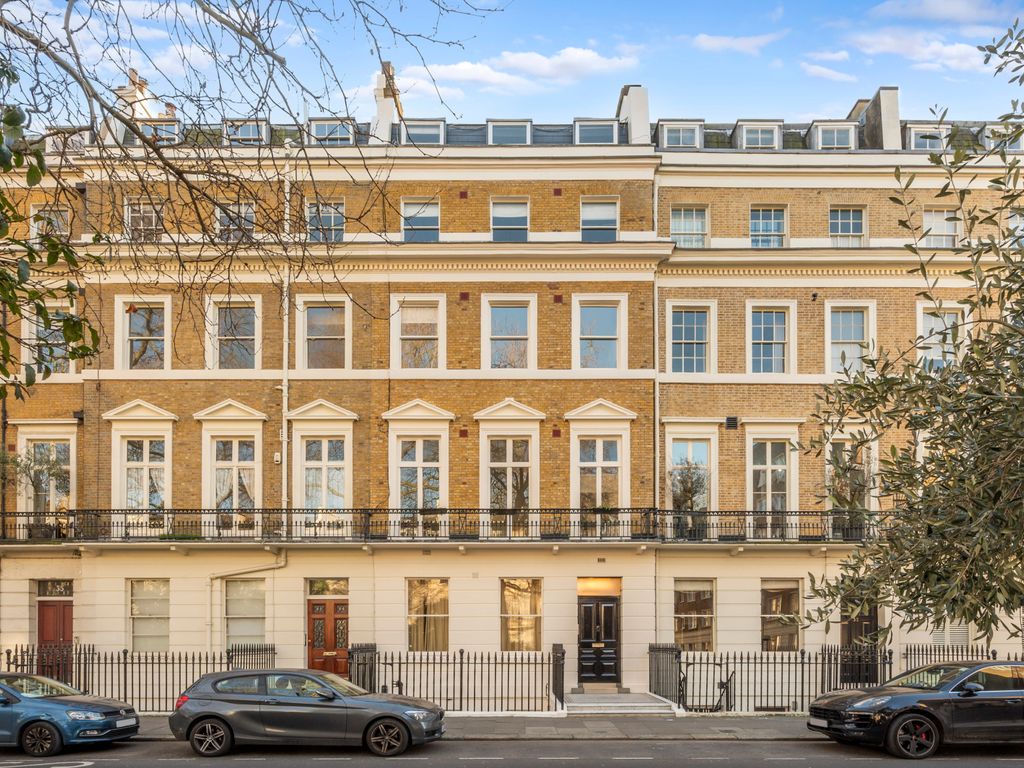 1 bed flat for sale in Hyde Park Square, Hyde Park W2, £1,350,000