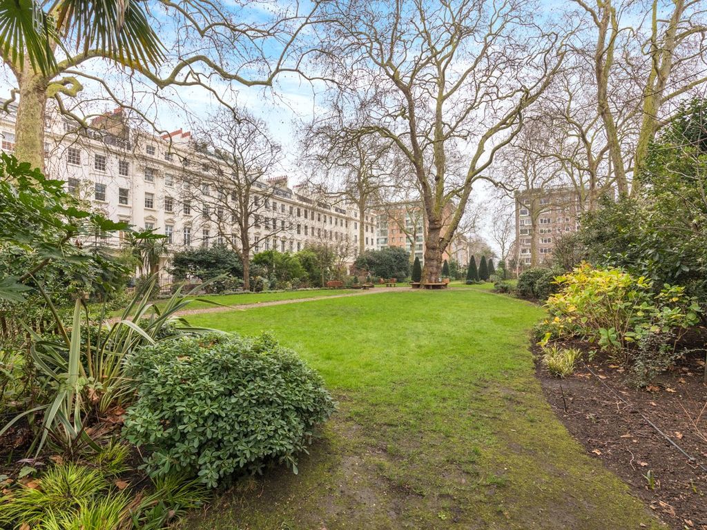 1 bed flat for sale in Hyde Park Square, Hyde Park W2, £1,350,000