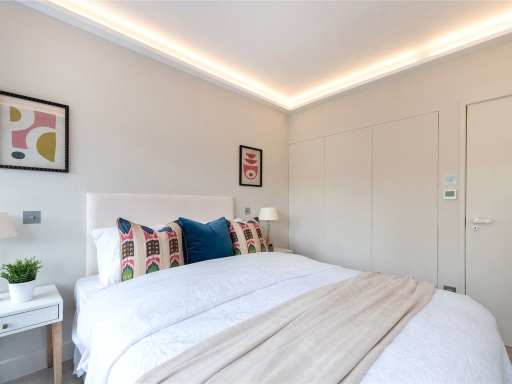 2 bed flat for sale in Chelwood House, Gloucester Square W2, £1,795,000