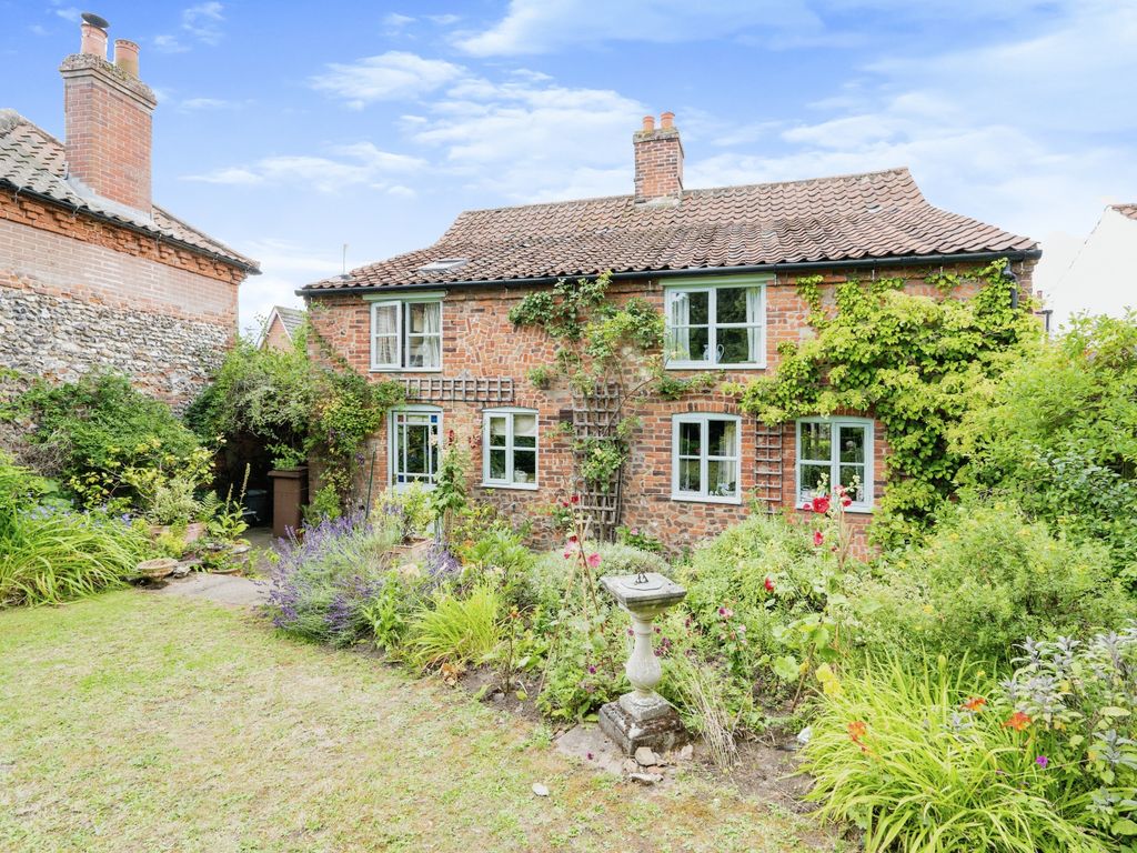 3 bed cottage for sale in High Street, Foulsham, Dereham, Norfolk NR20, £450,000