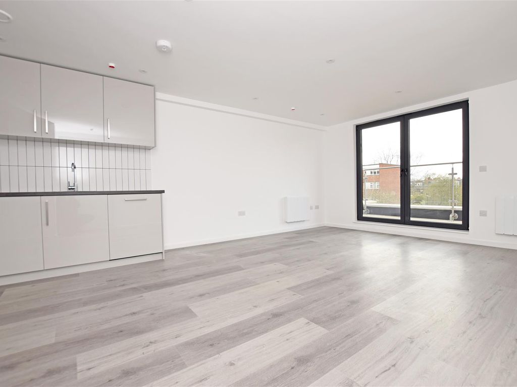 1 bed flat to rent in High Street, Hampton Hill, Hampton TW12, £1,695 pcm