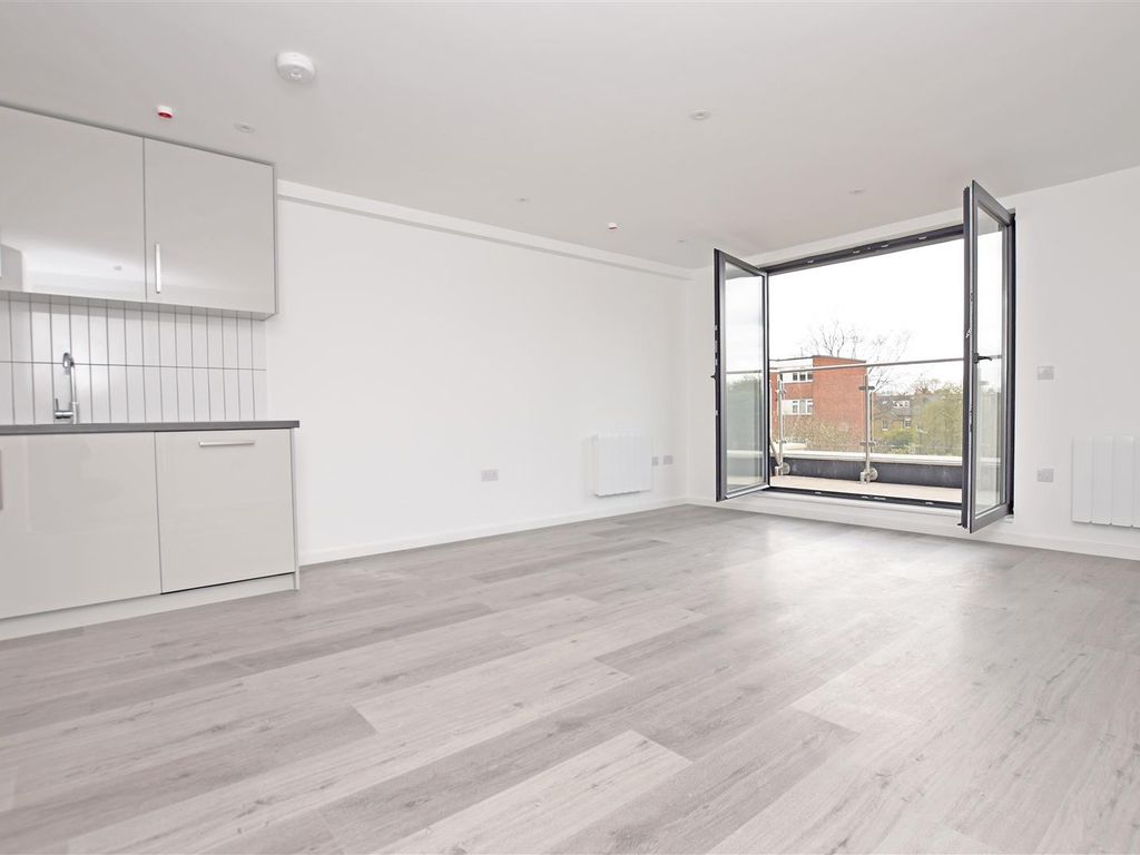 1 bed flat to rent in High Street, Hampton Hill, Hampton TW12, £1,695 pcm