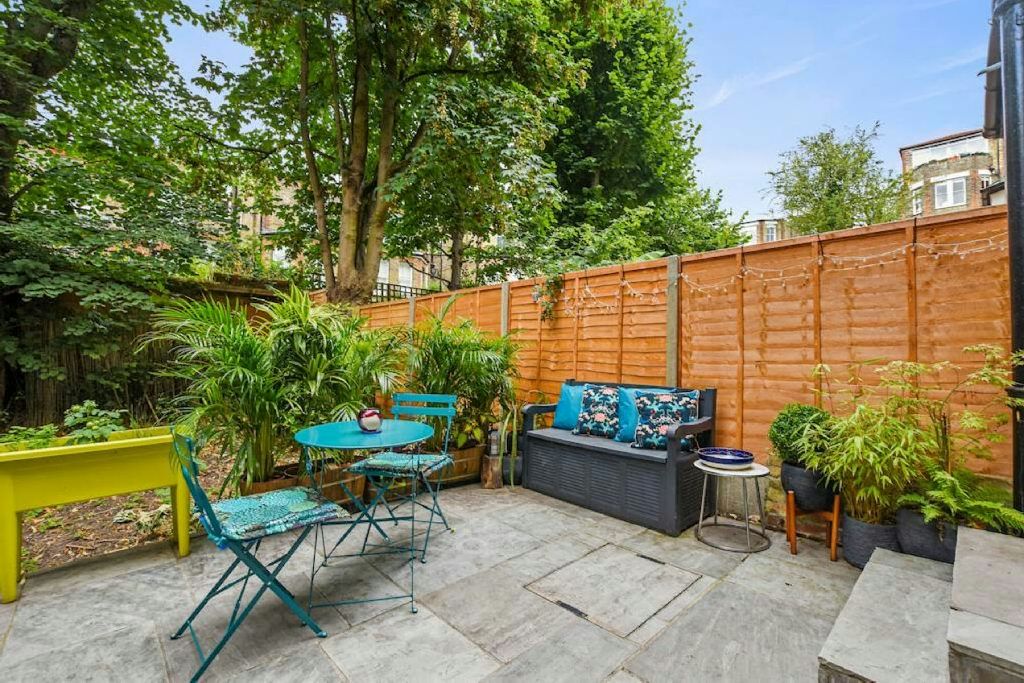 2 bed flat for sale in Milton Road, London N6, £599,950