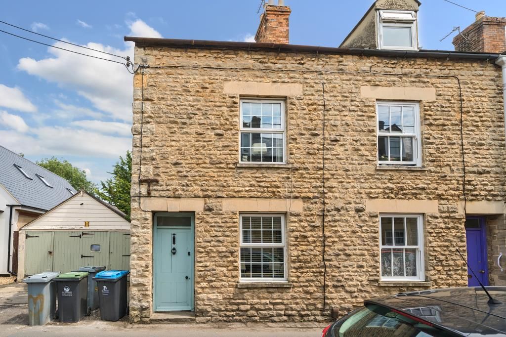 3 bed cottage for sale in Witney, Oxfordshire OX28, £350,000