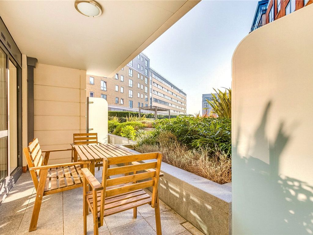 2 bed flat for sale in Doulton House, Chelsea Creek SW6, £799,950