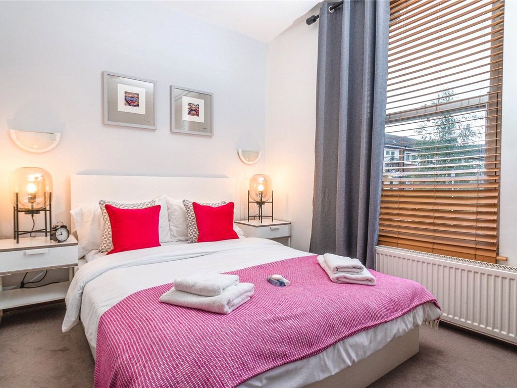 1 bed flat for sale in Greyhound Road, Barons Court W6, £350,000
