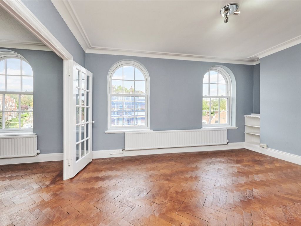 3 bed flat for sale in Mandeville Court, Finchley Road NW3, £825,000