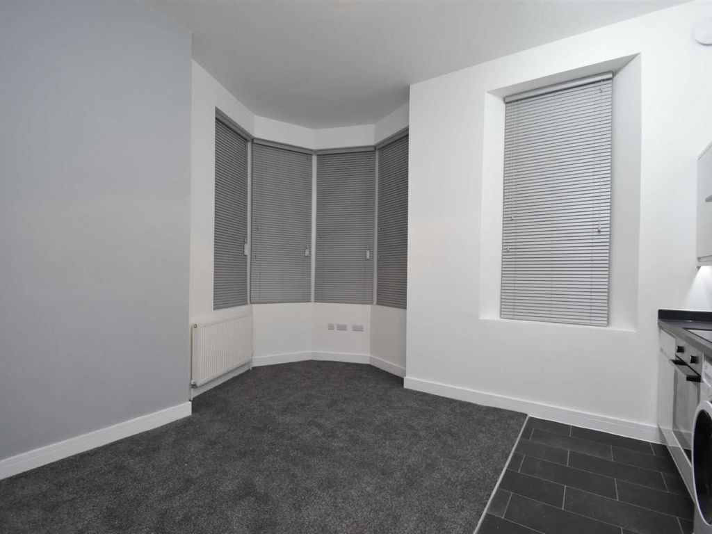 1 bed flat to rent in Station Road, Keynsham, Bristol BS31, £1,000 pcm