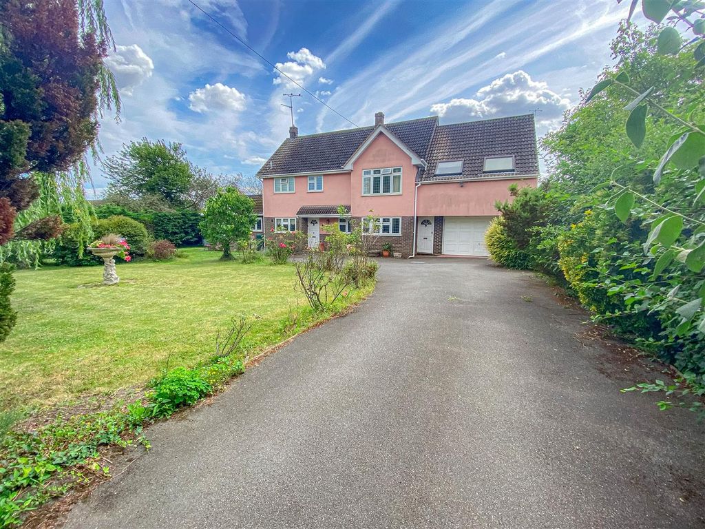 4 bed detached house for sale in Maldon Road, Burnham-On-Crouch CM0, £695,000
