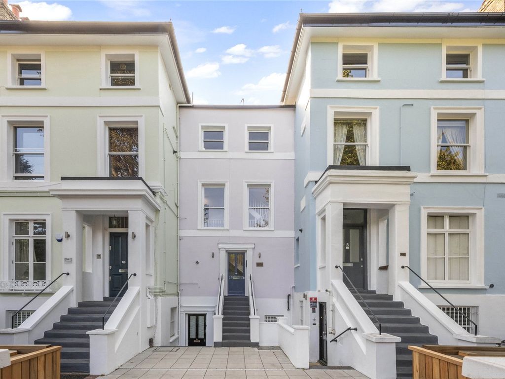 2 bed flat for sale in Adelaide Road, Chalk Farm NW3, £735,000