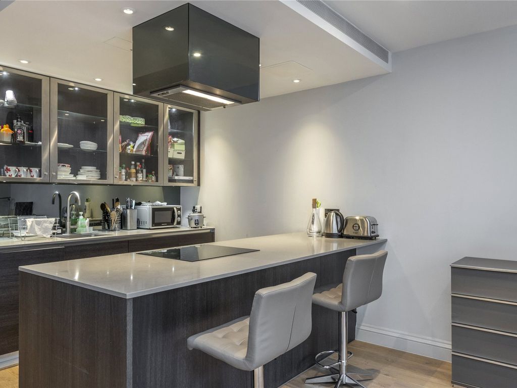 2 bed flat for sale in Gray's Inn Road, St Pancras WC1X, £1,380,000