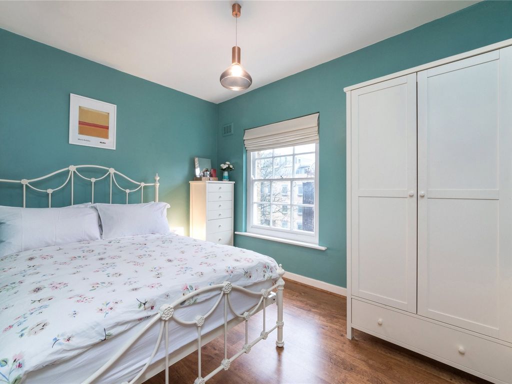 1 bed flat for sale in Offord Road, Barnsbury N1, £375,000