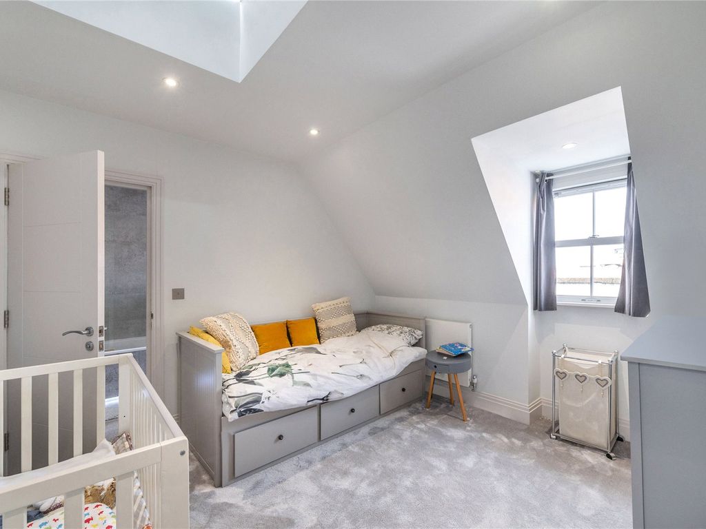 3 bed flat for sale in Alvington Crescent, Dalston E8, £700,000