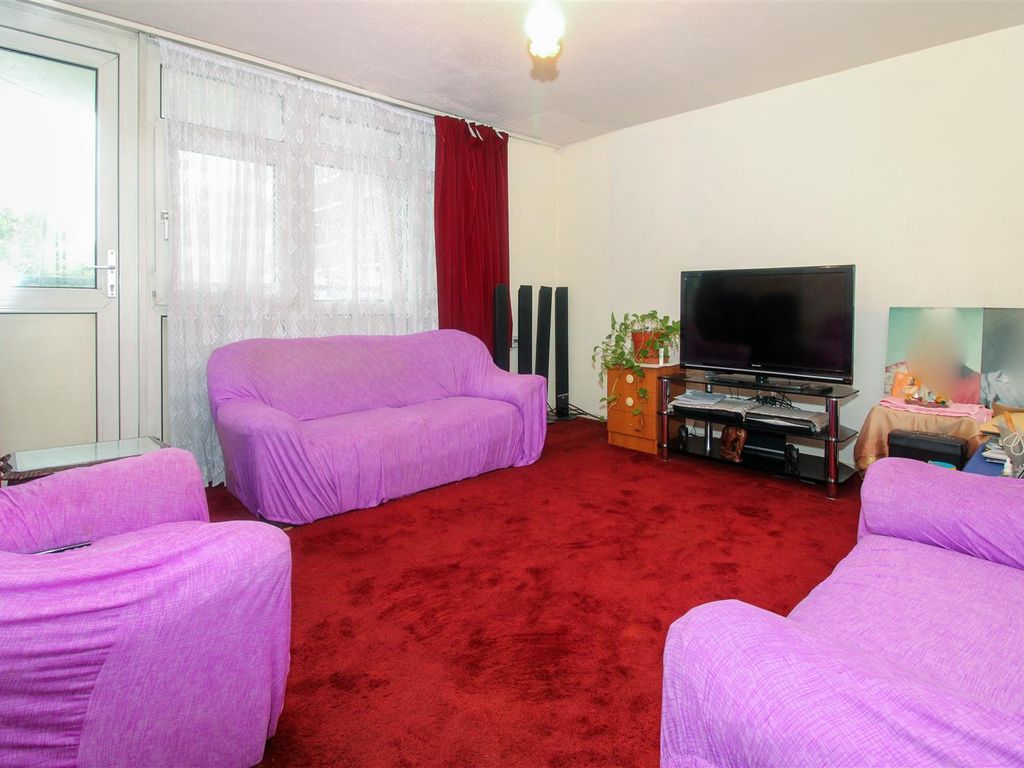 3 bed flat for sale in Edgecot Grove, London N15, £375,000