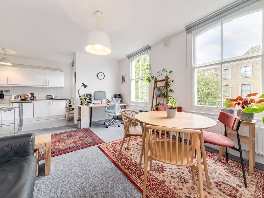 1 bed flat for sale in Northchurch Road, East Canonbury N1, £550,000
