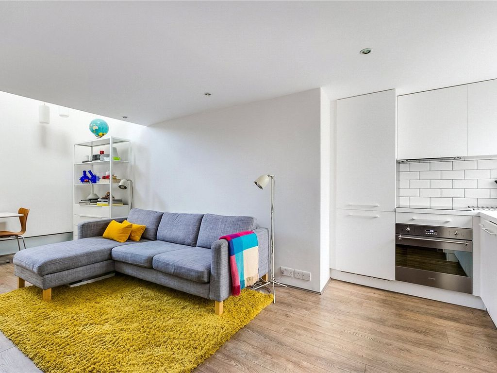 1 bed flat for sale in Upper Street, Islington N1, £475,000