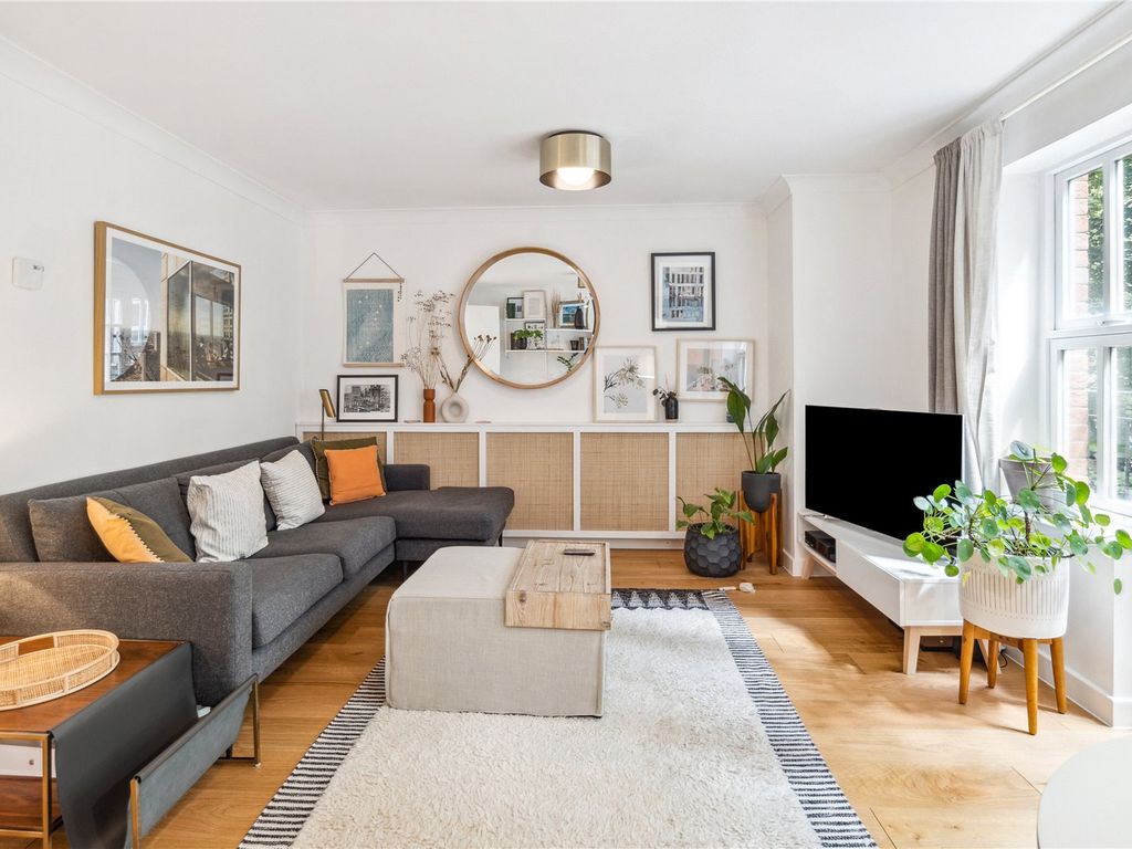 2 bed flat to rent in Grosvenor Avenue, Highbury N5, £3,250 pcm