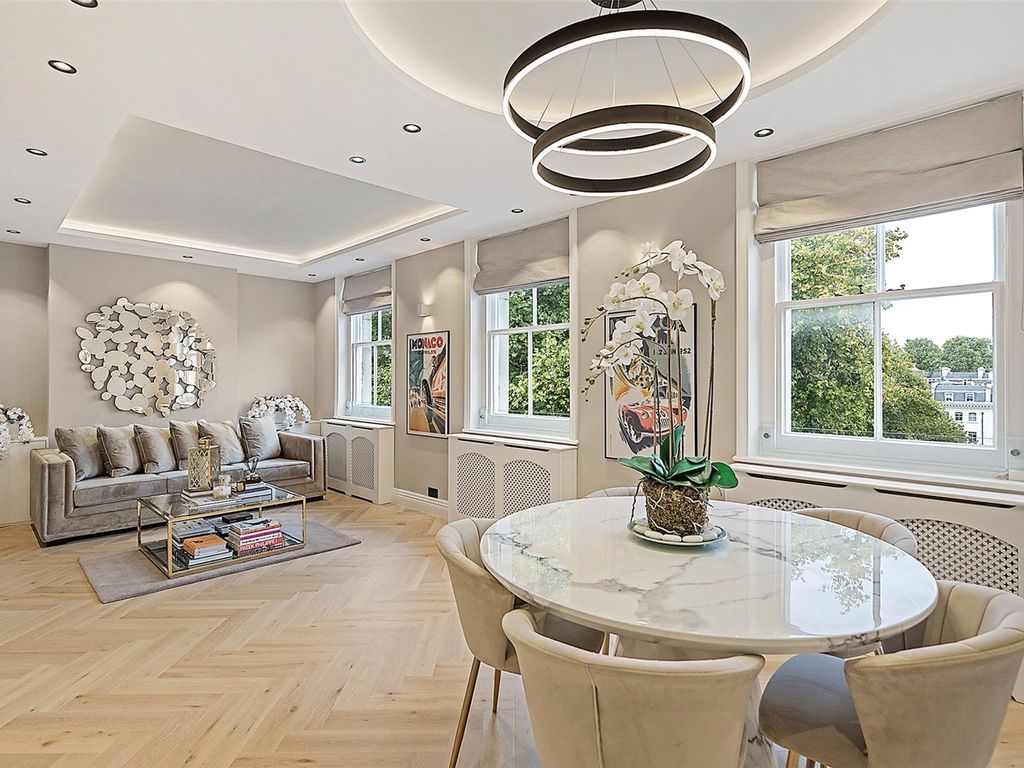 2 bed flat for sale in Ennismore Gardens, Knightsbridge SW7, £1,600,000