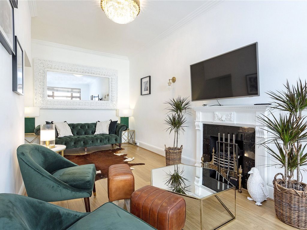 4 bed property to rent in Princes Gate Mews, Knightsbridge SW7, £6,000 pcm