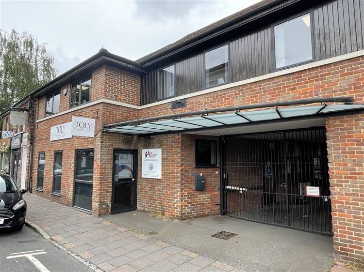 Commercial property to let in Ground Floor Office, 9 Station Road, Marlow SL7, £22,410 pa
