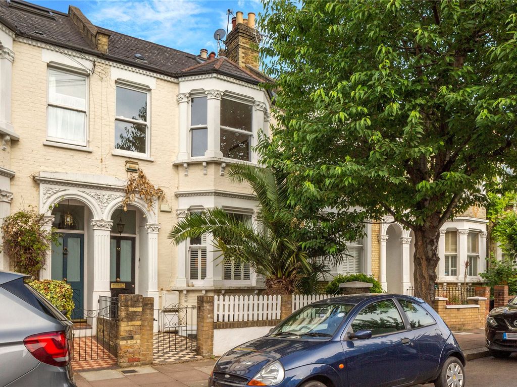 2 bed flat for sale in Cromford Road, East Putney SW18, £650,000