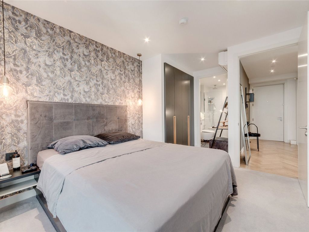 2 bed flat for sale in Southwark Bridge Road, Tower Bridge SE1, £1,000,000