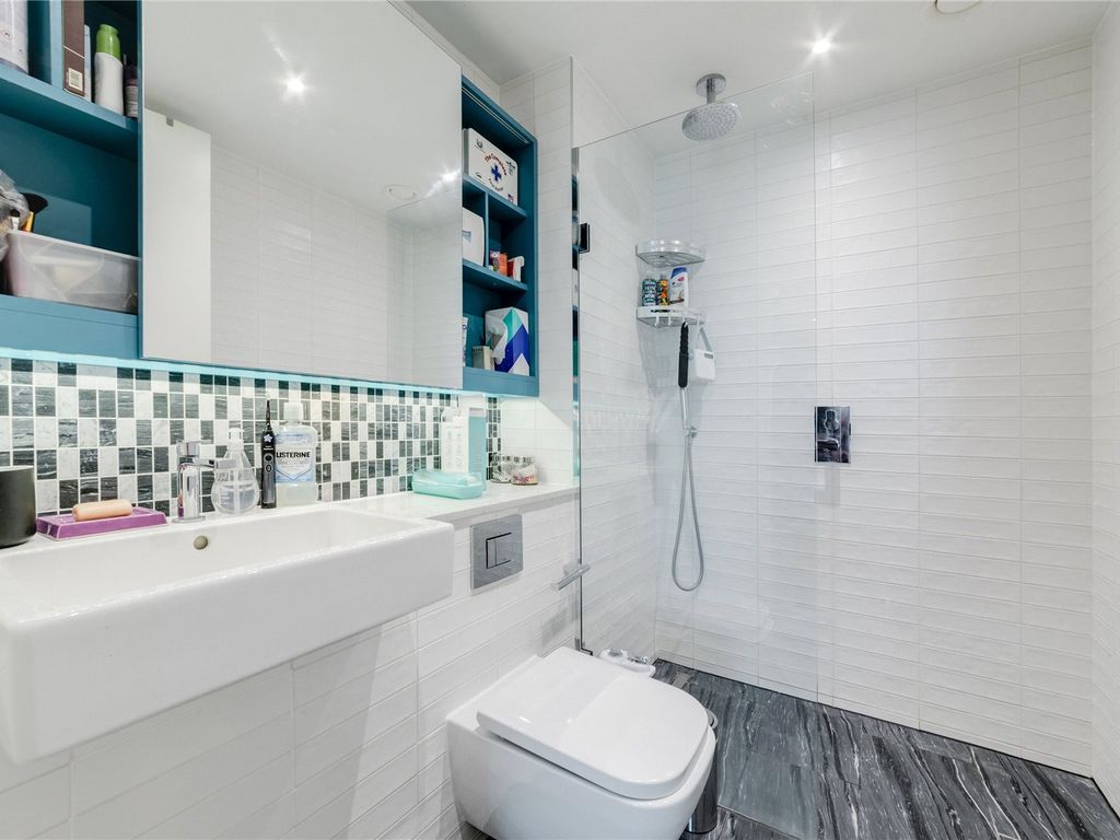 2 bed flat for sale in Southwark Bridge Road, Tower Bridge SE1, £1,000,000