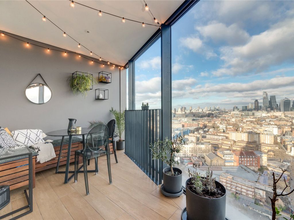 2 bed flat for sale in Southwark Bridge Road, Tower Bridge SE1, £1,000,000