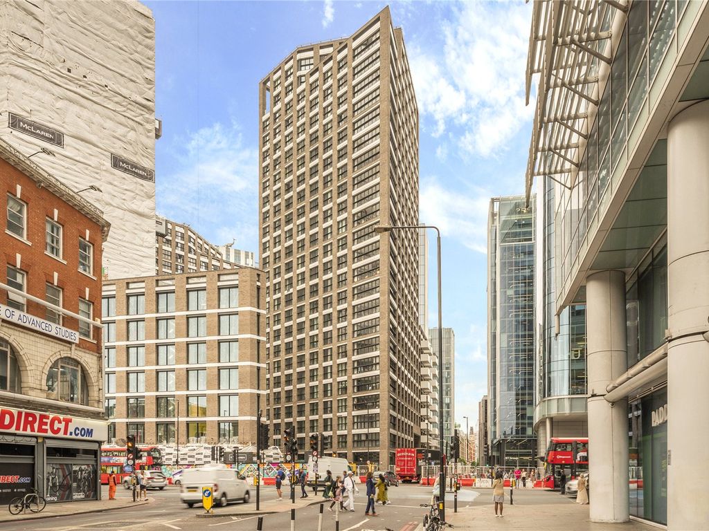 1 bed flat for sale in Wiverton Tower, 4 New Drum Street E1, £600,000