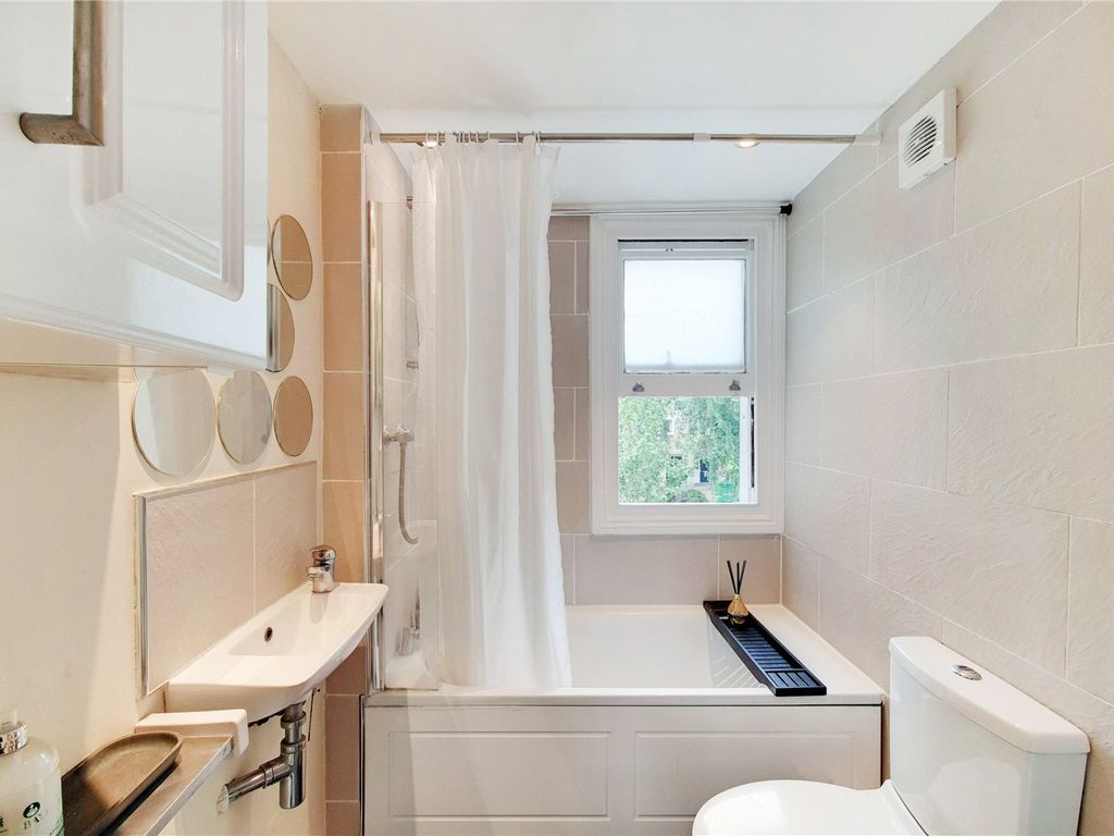 1 bed flat to rent in Bromfelde Road, Clapham SW4, £1,800 pcm