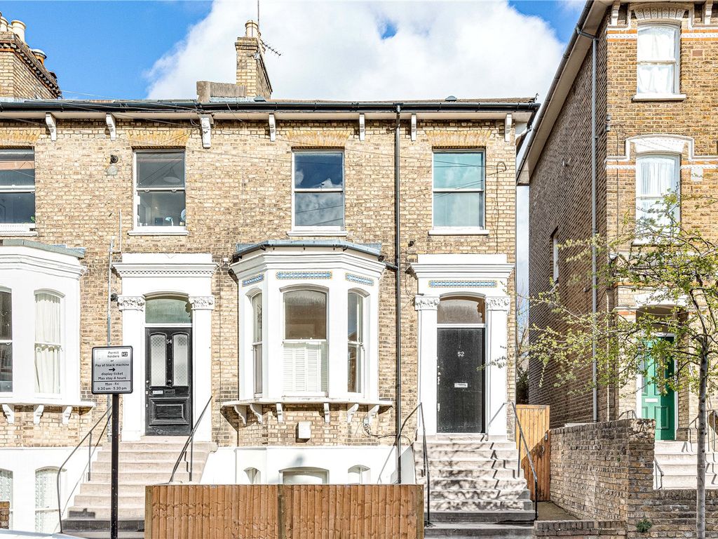1 bed flat for sale in Ramsden Road, Balham SW12, £475,000