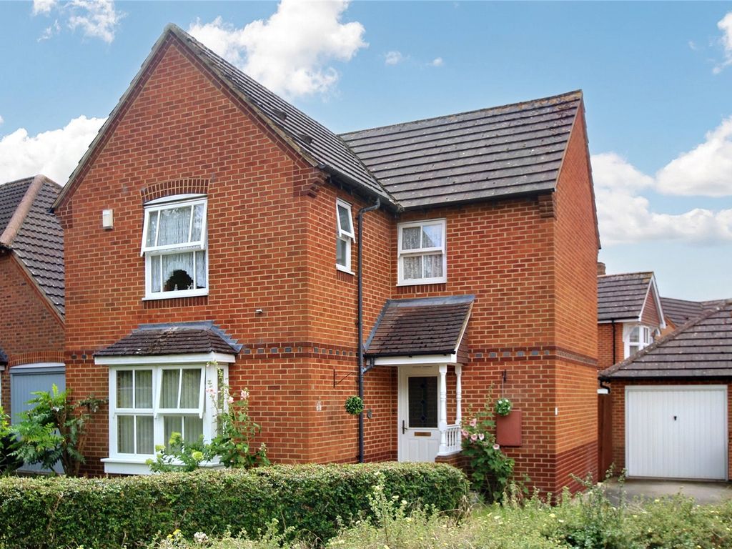 3 bed detached house for sale in Swallow Close, Brackley NN13, £365,000