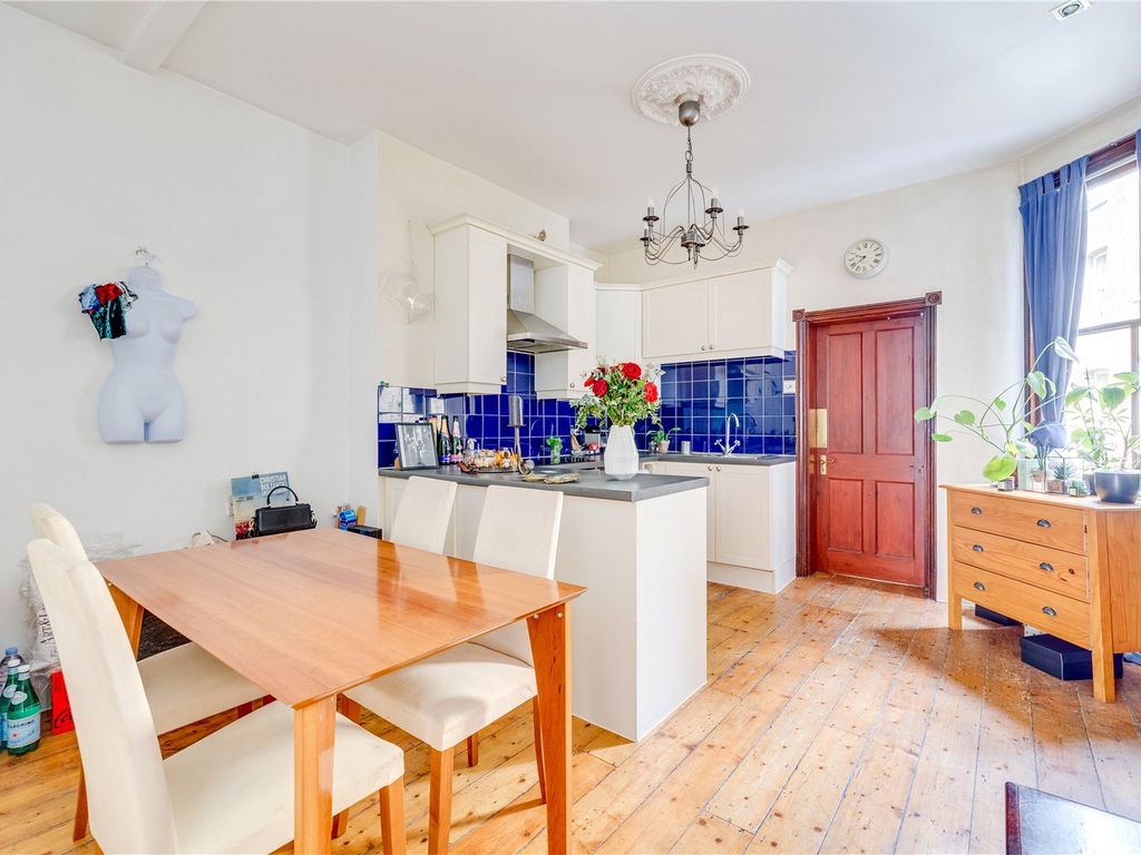 1 bed flat for sale in Wyfold Road, Fulham SW6, £475,000