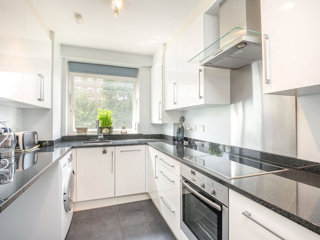 2 bed flat for sale in Blair Court, Boundary Road NW8, £925,000