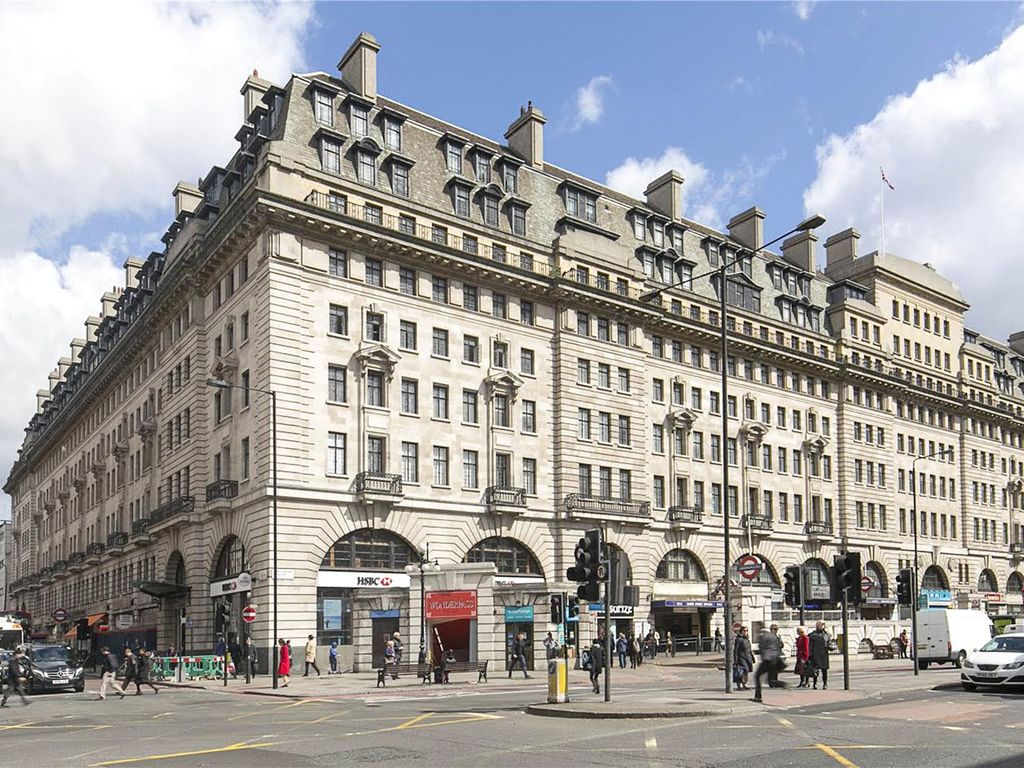 3 bed flat for sale in Chiltern Court, Baker Street NW1, £1,200,000