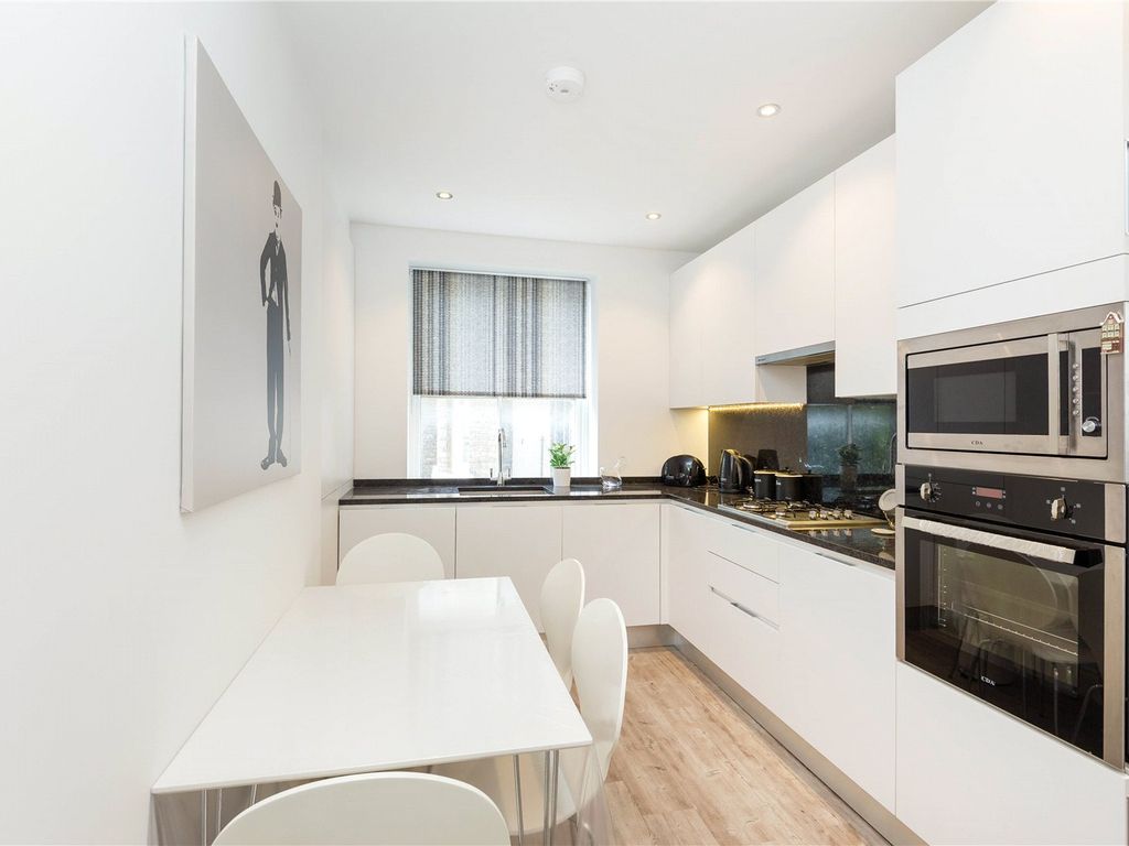 3 bed flat to rent in Abbey Court, Abbey Road NW8, £4,700 pcm