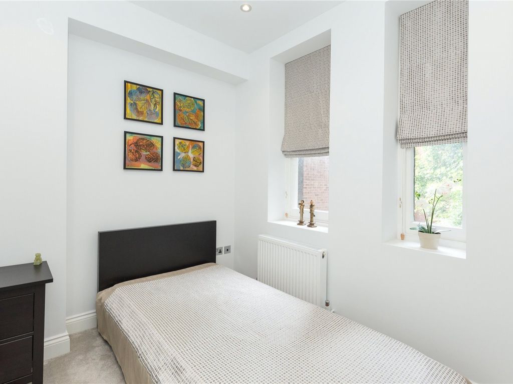 3 bed flat to rent in Abbey Court, Abbey Road NW8, £4,700 pcm
