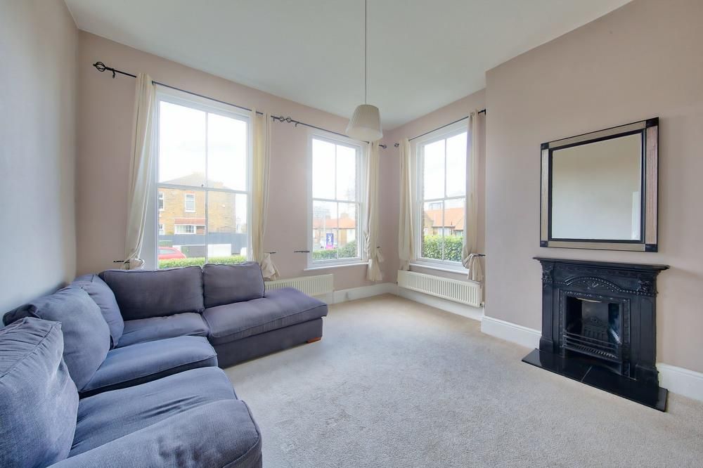 1 bed flat for sale in Wimbledon Park Road, London SW18, £360,000
