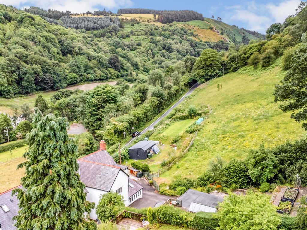 3 bed detached house for sale in Glyn Ceiriog, Llangollen LL20, £395,000