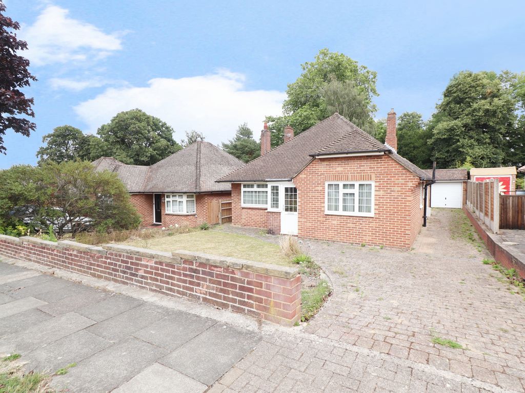 3 bed bungalow for sale in Kemble Drive, Bromley BR2, £600,000