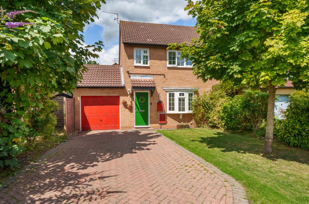 3 bed semi-detached house for sale in Wheeler Close, Burghfield Common, Reading RG7, £385,000