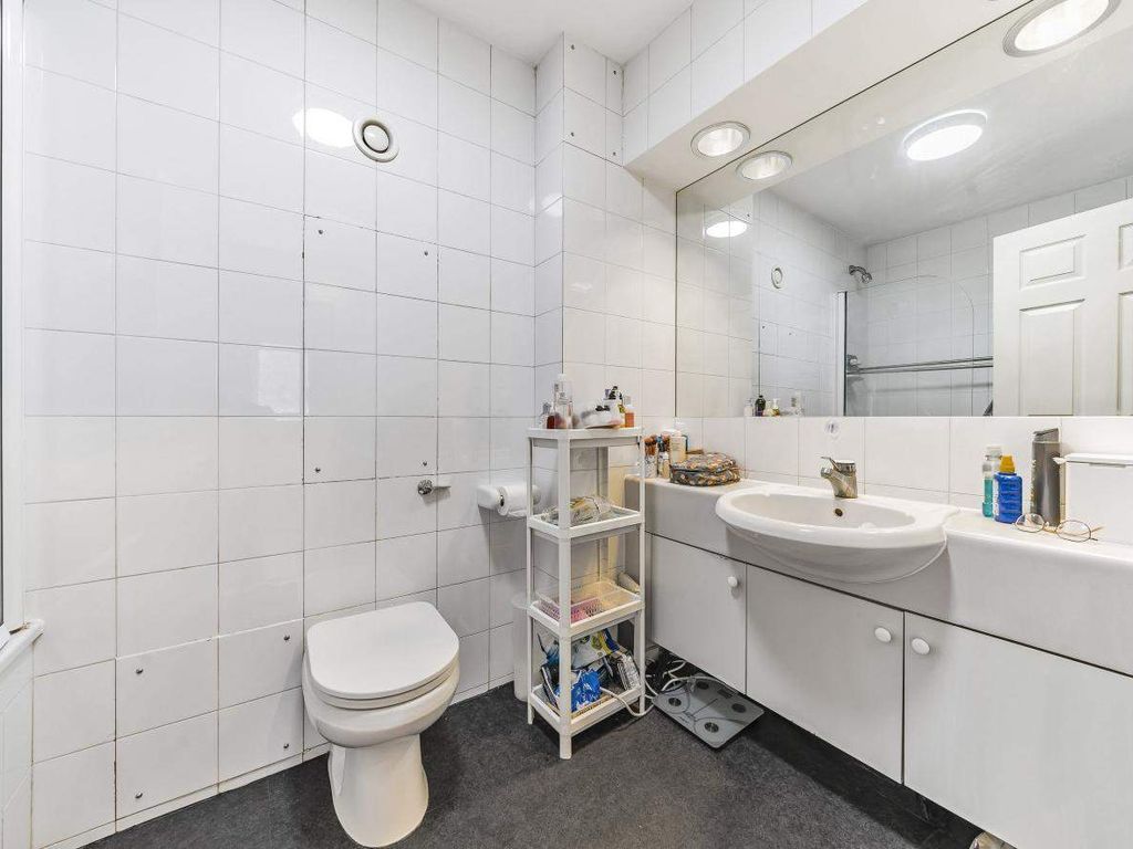 2 bed flat for sale in Abbey Road, London NW8, £1,250,000