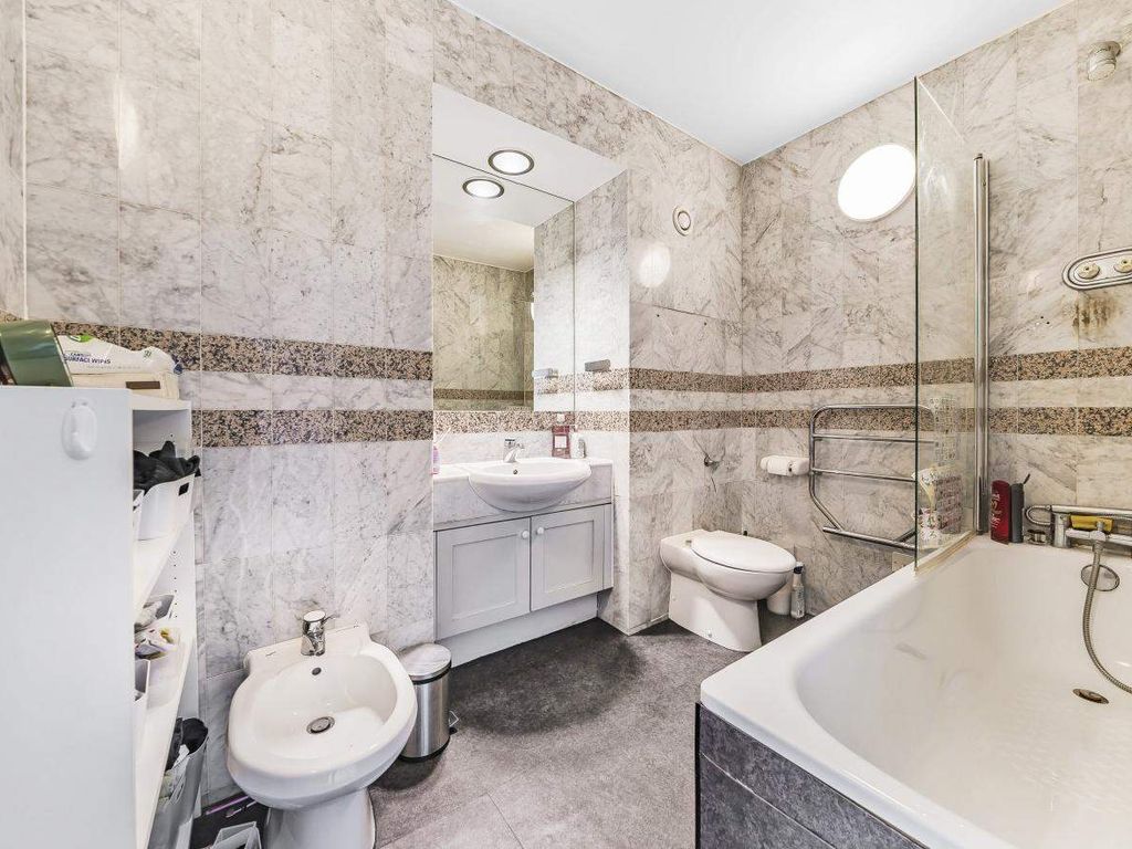 2 bed flat for sale in Abbey Road, London NW8, £1,250,000