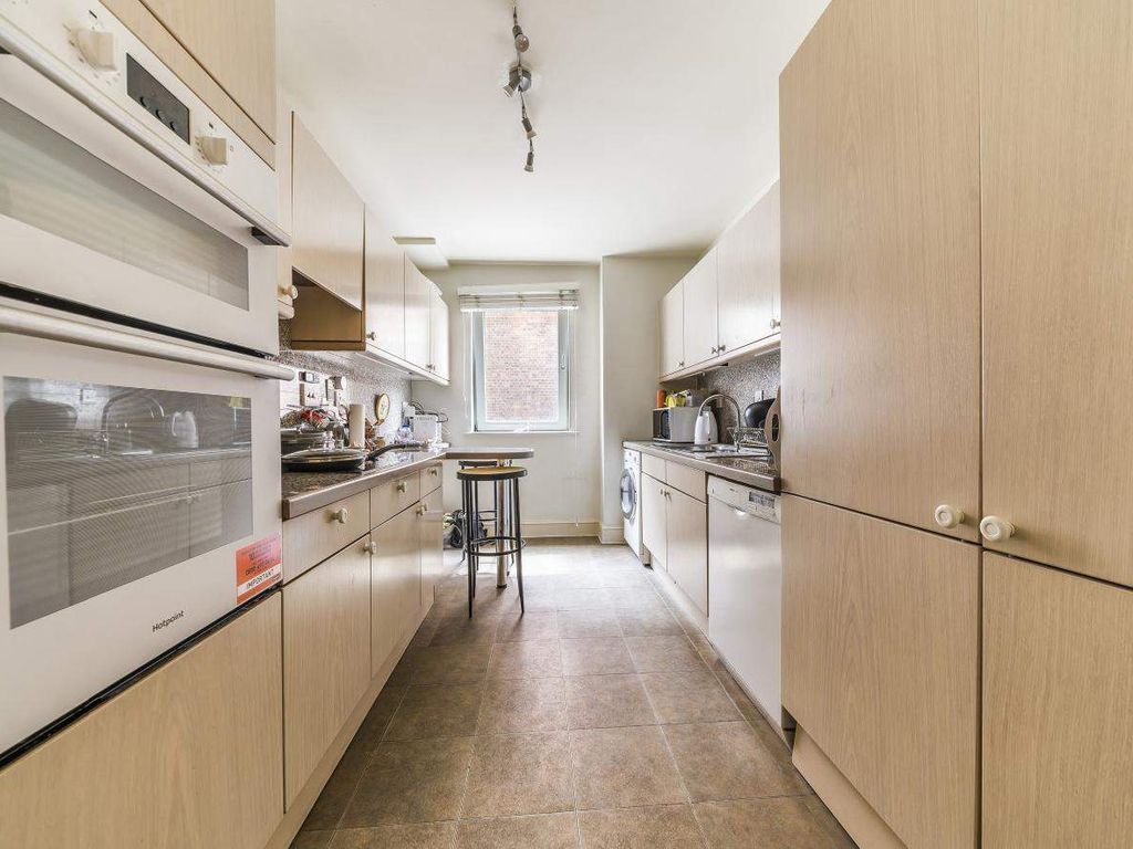 2 bed flat for sale in Abbey Road, London NW8, £1,250,000